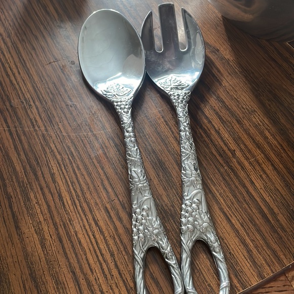 Lenox metal serware and utensils - Picture 3 of 5